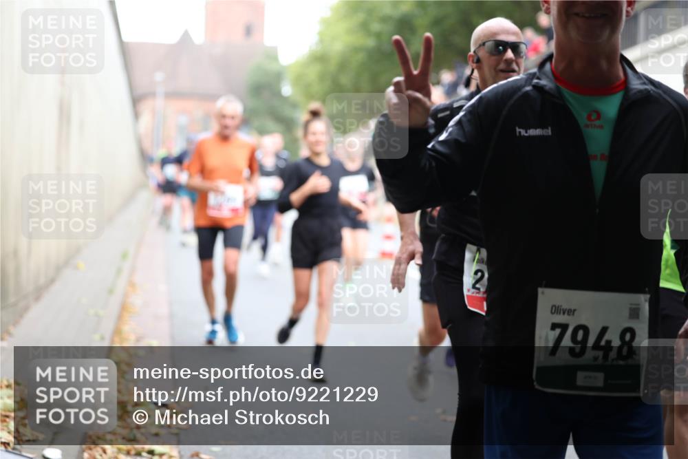 05.10.2025 - 20. swb-Marathon Bremen Michael Strokosch http://msf.ph/oto/9221229 05.10.2025 12:53:15 Laufen 0, 2, 7948 meine-sportfotos.de