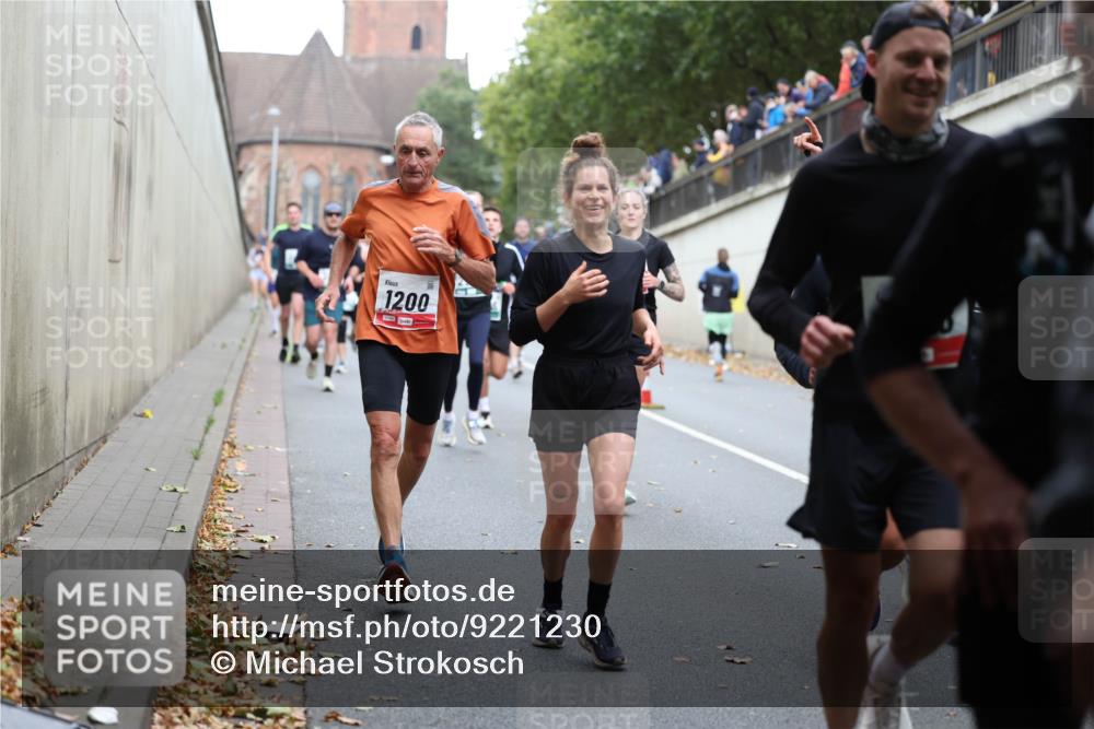 05.10.2025 - 20. swb-Marathon Bremen Michael Strokosch http://msf.ph/oto/9221230 05.10.2025 12:53:16 Laufen 1200 meine-sportfotos.de