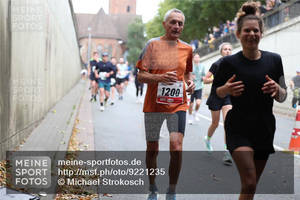 05.10.2025 - 20. swb-Marathon Bremen Michael Strokosch http://msf.ph/oto/9221235 05.10.2025 12:53:17 Laufen 1200, 01369 meine-sportfotos.de