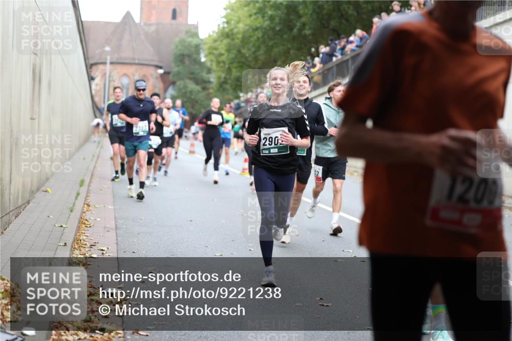 05.10.2025 - 20. swb-Marathon Bremen Michael Strokosch http://msf.ph/oto/9221238 05.10.2025 12:53:18 Laufen 290, 2, 1200 meine-sportfotos.de