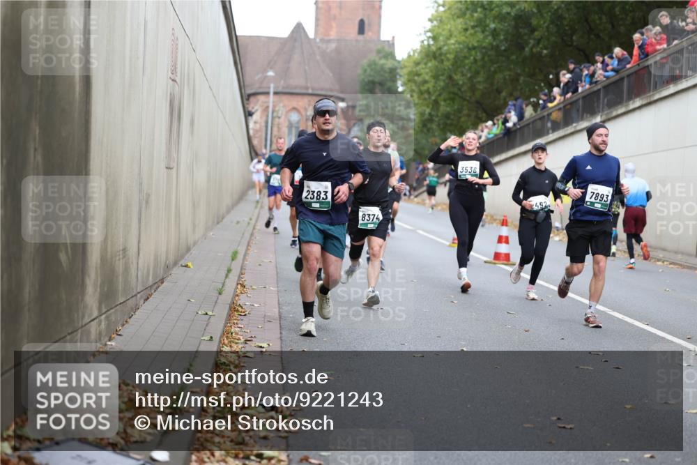05.10.2025 - 20. swb-Marathon Bremen Michael Strokosch http://msf.ph/oto/9221243 05.10.2025 12:53:20 Laufen 2383, 8374, 3536, 492, 7893 meine-sportfotos.de