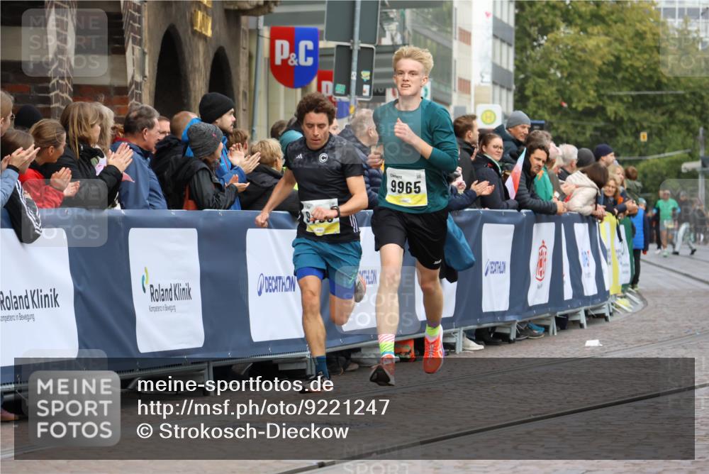05.10.2025 - 20. swb-Marathon Bremen Strokosch-Dieckow http://msf.ph/oto/9221247 05.10.2025 10:38:00 Ziel 9755, 11328, 11465 meine-sportfotos.de