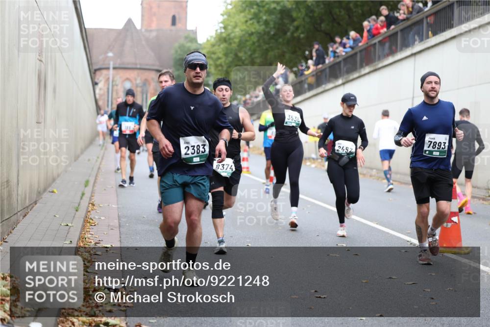 05.10.2025 - 20. swb-Marathon Bremen Michael Strokosch http://msf.ph/oto/9221248 05.10.2025 12:53:21 Laufen 2383, 8374, 3536, 2492, 7893 meine-sportfotos.de