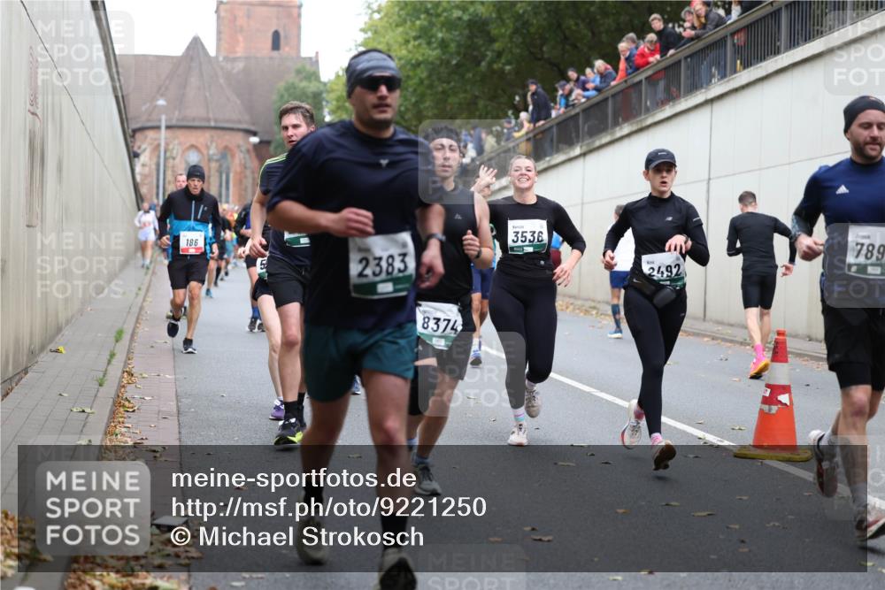 05.10.2025 - 20. swb-Marathon Bremen Michael Strokosch http://msf.ph/oto/9221250 05.10.2025 12:53:21 Laufen 186, 5, 2383, 8374, 3536, 2492, 789 meine-sportfotos.de
