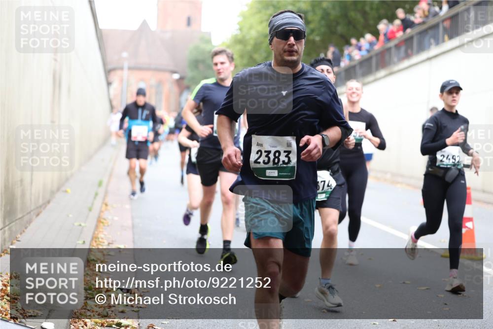05.10.2025 - 20. swb-Marathon Bremen Michael Strokosch http://msf.ph/oto/9221252 05.10.2025 12:53:22 Laufen 2383, 374, 2492 meine-sportfotos.de