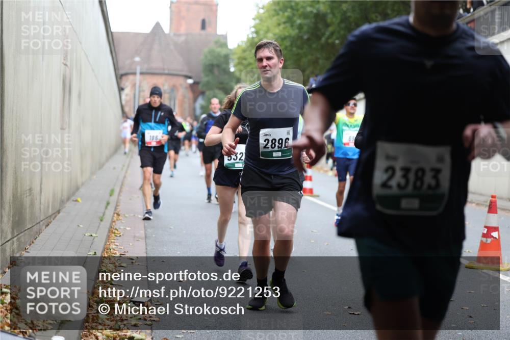 05.10.2025 - 20. swb-Marathon Bremen Michael Strokosch http://msf.ph/oto/9221253 05.10.2025 12:53:22 Laufen 186, 532, 2896, 2383 meine-sportfotos.de