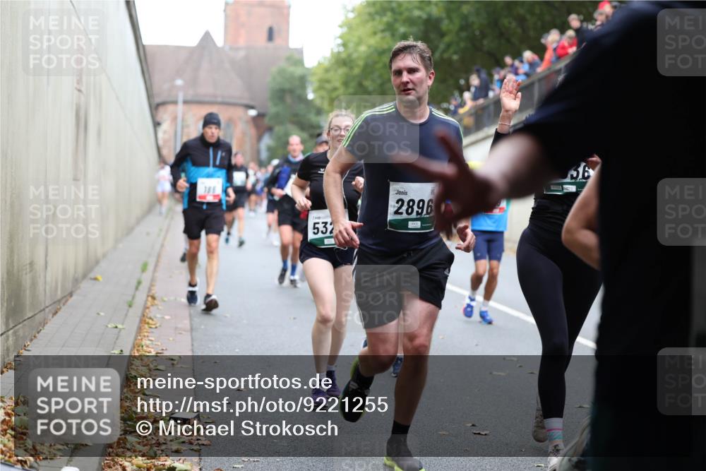 05.10.2025 - 20. swb-Marathon Bremen Michael Strokosch http://msf.ph/oto/9221255 05.10.2025 12:53:23 Laufen 186, 532, 2896 meine-sportfotos.de