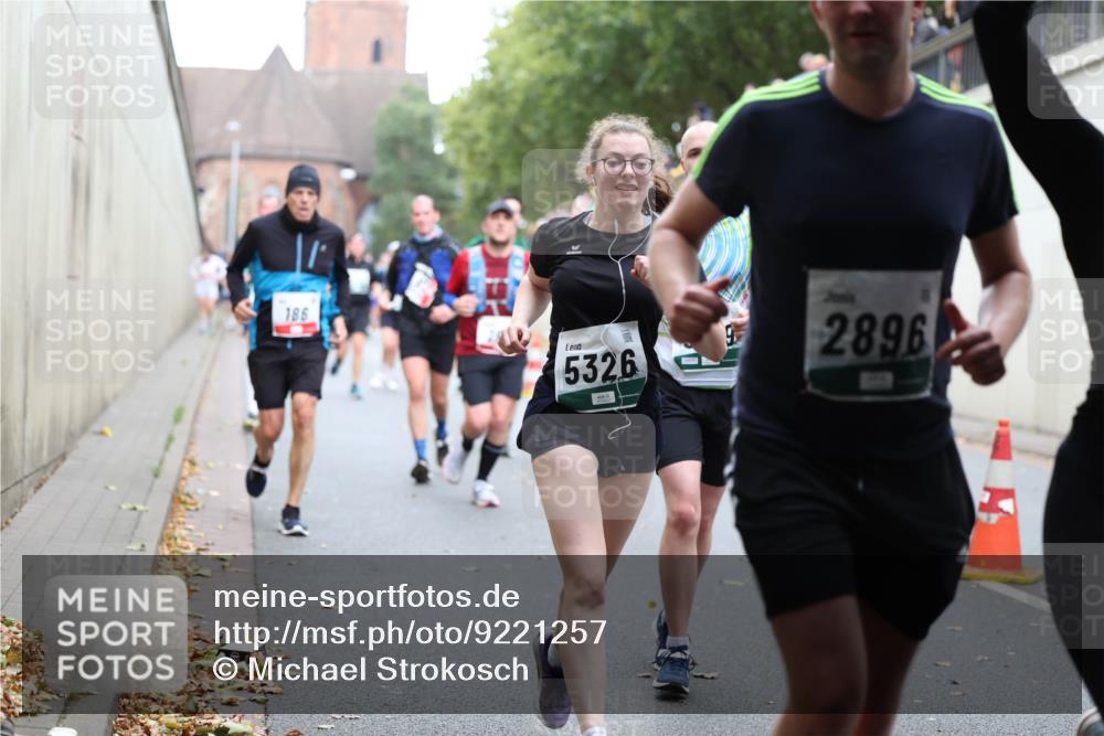 05.10.2025 - 20. swb-Marathon Bremen Michael Strokosch http://msf.ph/oto/9221257 05.10.2025 12:53:23 Laufen 186, 5326, 9, 2896 meine-sportfotos.de