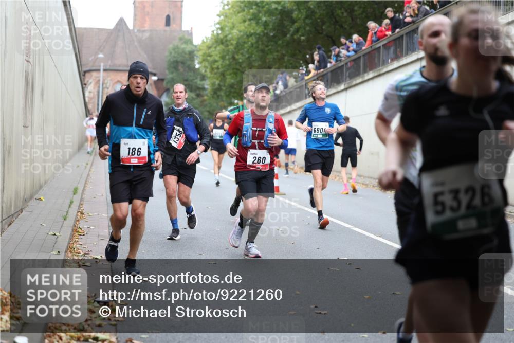 05.10.2025 - 20. swb-Marathon Bremen Michael Strokosch http://msf.ph/oto/9221260 05.10.2025 12:53:24 Laufen 186, 260, 6904, 532 meine-sportfotos.de