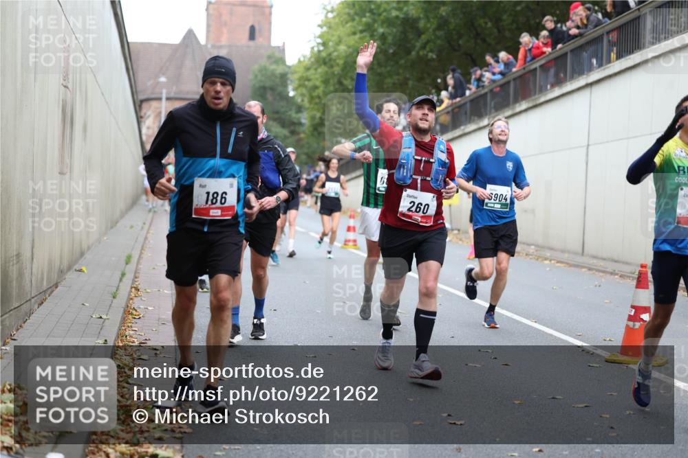 05.10.2025 - 20. swb-Marathon Bremen Michael Strokosch http://msf.ph/oto/9221262 05.10.2025 12:53:25 Laufen 186, 260, 11, 5904 meine-sportfotos.de