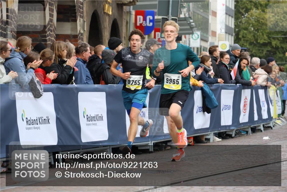 05.10.2025 - 20. swb-Marathon Bremen Strokosch-Dieckow http://msf.ph/oto/9221263 05.10.2025 10:38:00 Ziel 9755, 11328, 11465 meine-sportfotos.de