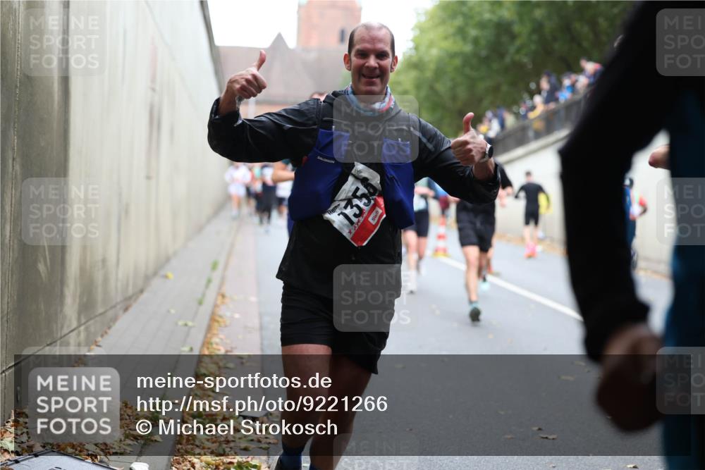05.10.2025 - 20. swb-Marathon Bremen Michael Strokosch http://msf.ph/oto/9221266 05.10.2025 12:53:27 Laufen 135 meine-sportfotos.de