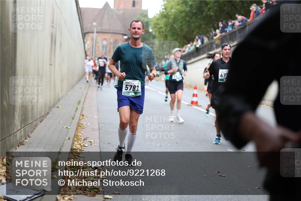 05.10.2025 - 20. swb-Marathon Bremen Michael Strokosch http://msf.ph/oto/9221268 05.10.2025 12:53:27 Laufen 5787, 247, 477 meine-sportfotos.de