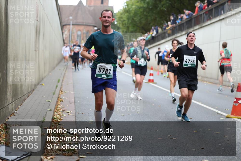 05.10.2025 - 20. swb-Marathon Bremen Michael Strokosch http://msf.ph/oto/9221269 05.10.2025 12:53:28 Laufen 5782, 4775 meine-sportfotos.de