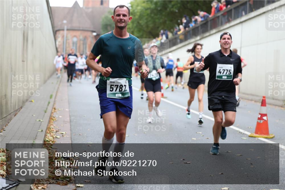 05.10.2025 - 20. swb-Marathon Bremen Michael Strokosch http://msf.ph/oto/9221270 05.10.2025 12:53:28 Laufen 0, 5781, 4775 meine-sportfotos.de