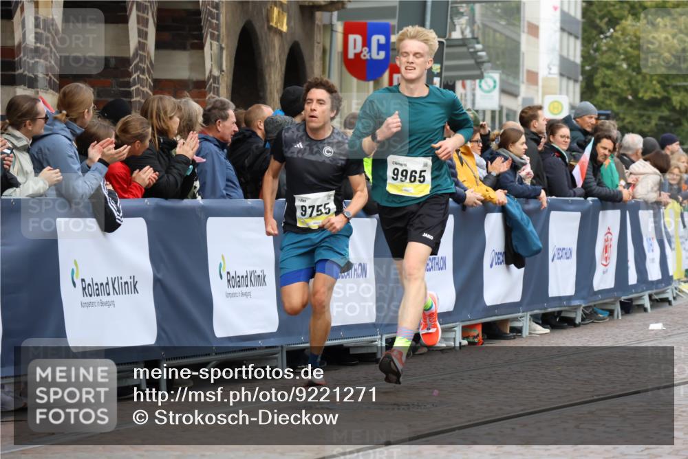 05.10.2025 - 20. swb-Marathon Bremen Strokosch-Dieckow http://msf.ph/oto/9221271 05.10.2025 10:38:01 Ziel 9755, 11328, 11465 meine-sportfotos.de