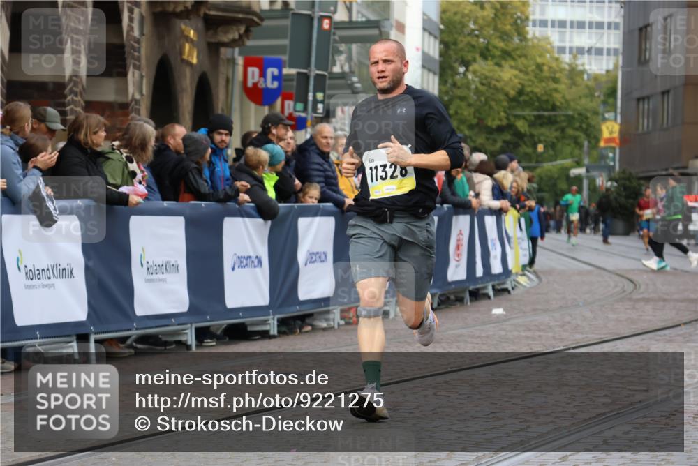 05.10.2025 - 20. swb-Marathon Bremen Strokosch-Dieckow http://msf.ph/oto/9221275 05.10.2025 10:38:03 Ziel 9755, 11328 meine-sportfotos.de
