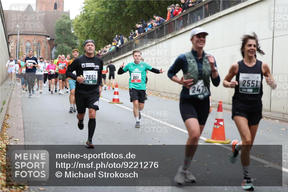 05.10.2025 - 20. swb-Marathon Bremen Michael Strokosch http://msf.ph/oto/9221276 05.10.2025 12:53:30 Laufen 144, 6925, 7651, 851, 247, 2551 meine-sportfotos.de