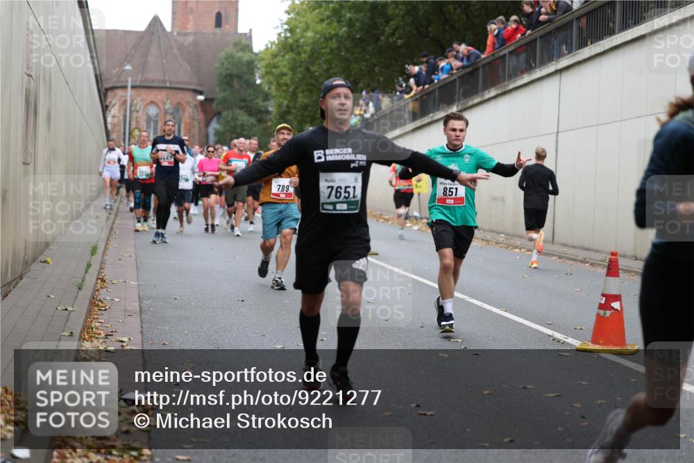 05.10.2025 - 20. swb-Marathon Bremen Michael Strokosch http://msf.ph/oto/9221277 05.10.2025 12:53:31 Laufen 447, 7, 89, 7651, 851 meine-sportfotos.de