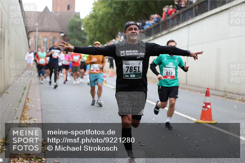 05.10.2025 - 20. swb-Marathon Bremen Michael Strokosch http://msf.ph/oto/9221280 05.10.2025 12:53:31 Laufen 1975, 7651, 851 meine-sportfotos.de