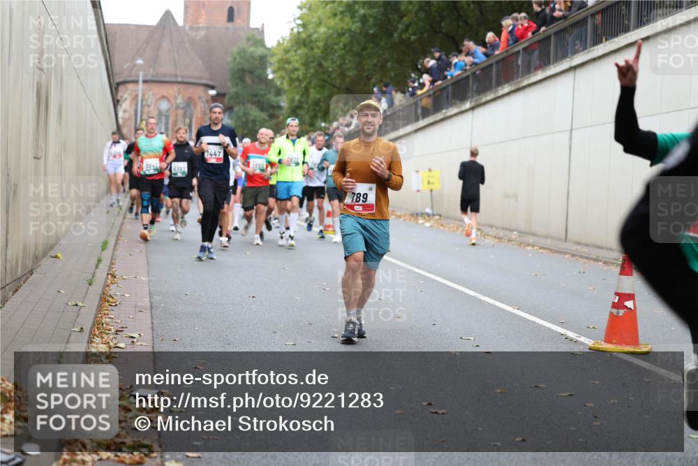 05.10.2025 - 20. swb-Marathon Bremen Michael Strokosch http://msf.ph/oto/9221283 05.10.2025 12:53:32 Laufen 3941, 6382, 1447, 789 meine-sportfotos.de