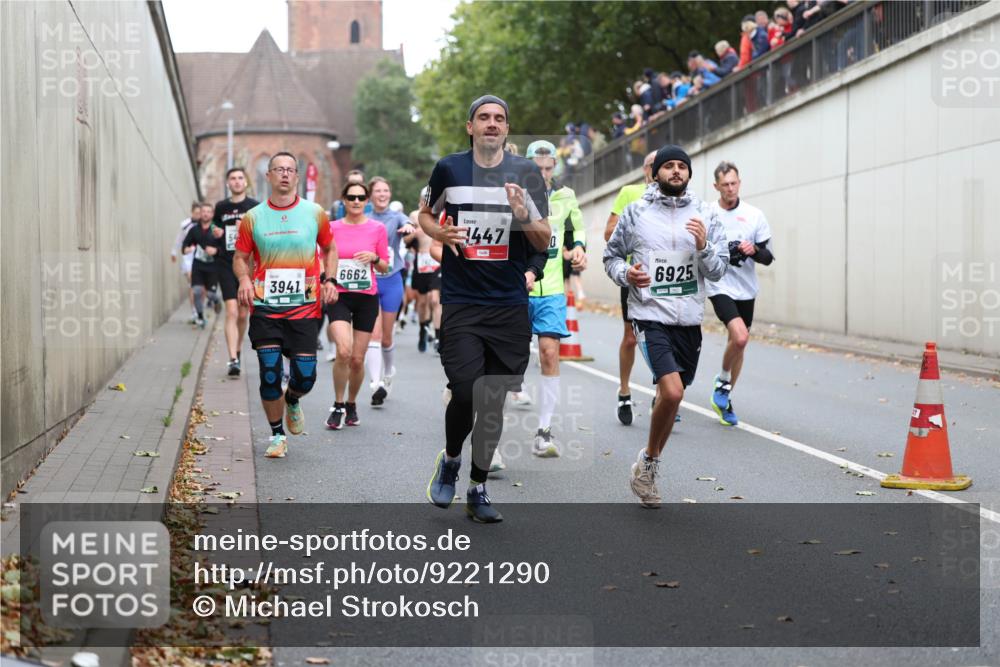 05.10.2025 - 20. swb-Marathon Bremen Michael Strokosch http://msf.ph/oto/9221290 05.10.2025 12:53:35 Laufen 3941, 6662, 447, 0, 6925 meine-sportfotos.de