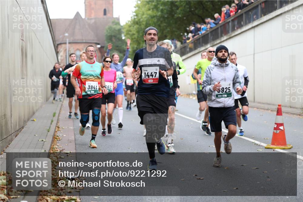 05.10.2025 - 20. swb-Marathon Bremen Michael Strokosch http://msf.ph/oto/9221292 05.10.2025 12:53:35 Laufen 3941, 62, 083, 1447, 5925 meine-sportfotos.de