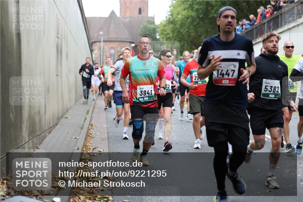 05.10.2025 - 20. swb-Marathon Bremen Michael Strokosch http://msf.ph/oto/9221295 05.10.2025 12:53:36 Laufen 20, 3941, 62, 21447, 60, 5382 meine-sportfotos.de