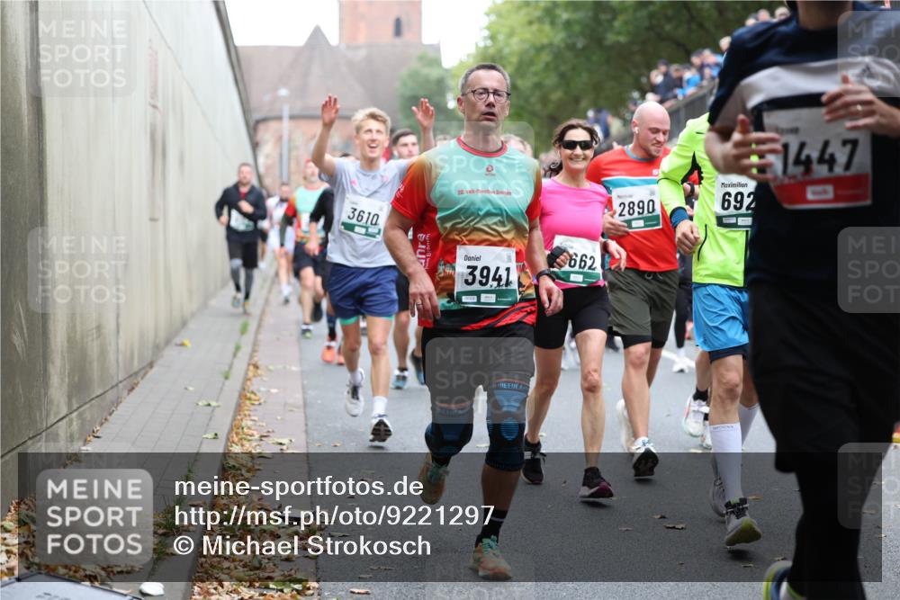 05.10.2025 - 20. swb-Marathon Bremen Michael Strokosch http://msf.ph/oto/9221297 05.10.2025 12:53:37 Laufen 3610, 20, 3941, 662, 2890, 692, 1447, 06324 meine-sportfotos.de