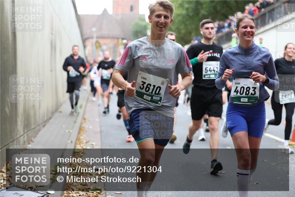 05.10.2025 - 20. swb-Marathon Bremen Michael Strokosch http://msf.ph/oto/9221304 05.10.2025 12:53:38 Laufen 3610, 09025, 5442, 09026, 4083, 8927 meine-sportfotos.de