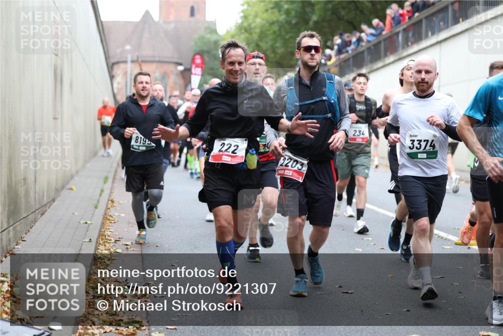 05.10.2025 - 20. swb-Marathon Bremen Michael Strokosch http://msf.ph/oto/9221307 05.10.2025 12:53:40 Laufen 819, 222, 2203, 234, 3374 meine-sportfotos.de
