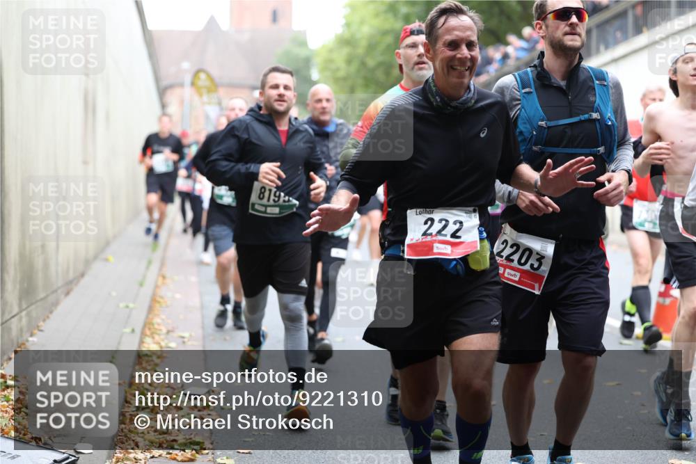 05.10.2025 - 20. swb-Marathon Bremen Michael Strokosch http://msf.ph/oto/9221310 05.10.2025 12:53:41 Laufen 819, 222, 2203 meine-sportfotos.de