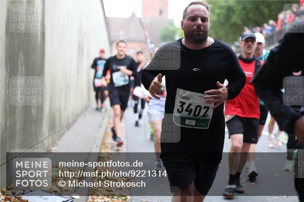 05.10.2025 - 20. swb-Marathon Bremen Michael Strokosch http://msf.ph/oto/9221314 05.10.2025 12:53:43 Laufen 05987, 3407 meine-sportfotos.de