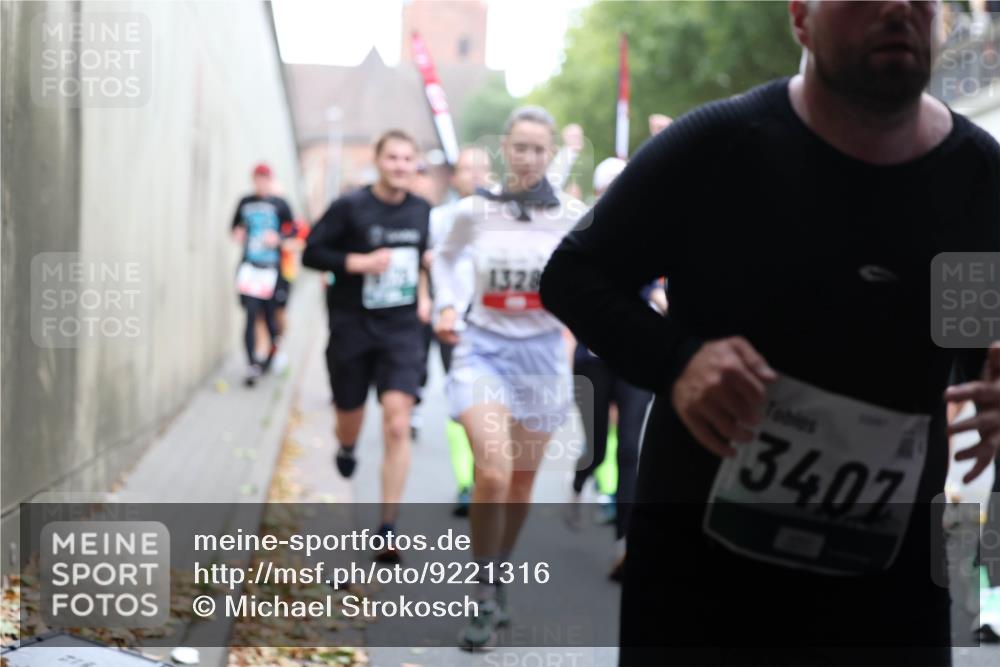 05.10.2025 - 20. swb-Marathon Bremen Michael Strokosch http://msf.ph/oto/9221316 05.10.2025 12:53:43 Laufen 1328, 3407 meine-sportfotos.de