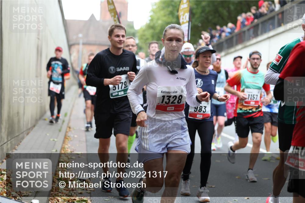 05.10.2025 - 20. swb-Marathon Bremen Michael Strokosch http://msf.ph/oto/9221317 05.10.2025 12:53:44 Laufen 5179, 1328, 983, 1157, 150 meine-sportfotos.de