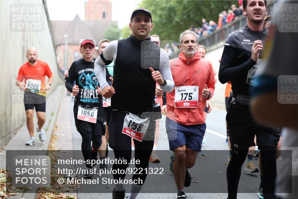 05.10.2025 - 20. swb-Marathon Bremen Michael Strokosch http://msf.ph/oto/9221322 05.10.2025 12:53:46 Laufen 8309, 126, 1056, 1758, 175 meine-sportfotos.de