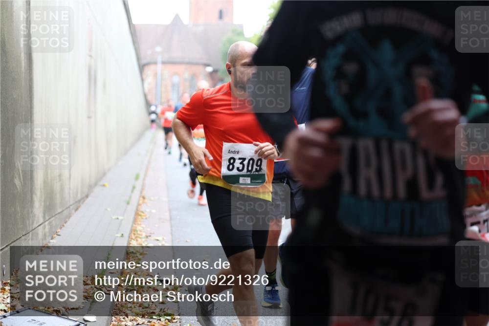05.10.2025 - 20. swb-Marathon Bremen Michael Strokosch http://msf.ph/oto/9221326 05.10.2025 12:53:48 Laufen 8309, 105 meine-sportfotos.de