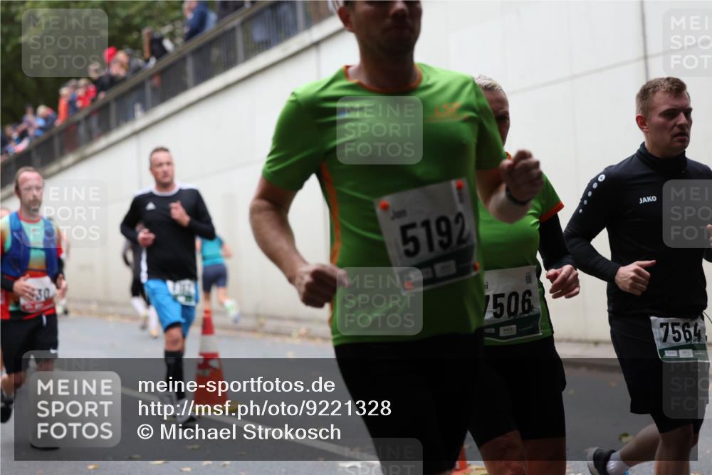 05.10.2025 - 20. swb-Marathon Bremen Michael Strokosch http://msf.ph/oto/9221328 05.10.2025 12:53:50 Laufen 5192, 7669, 1506, 7564 meine-sportfotos.de