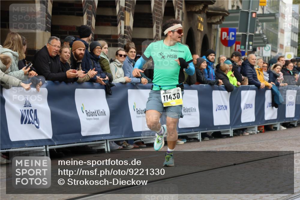 05.10.2025 - 20. swb-Marathon Bremen Strokosch-Dieckow http://msf.ph/oto/9221330 05.10.2025 10:38:23 Ziel 9809, 11430 meine-sportfotos.de