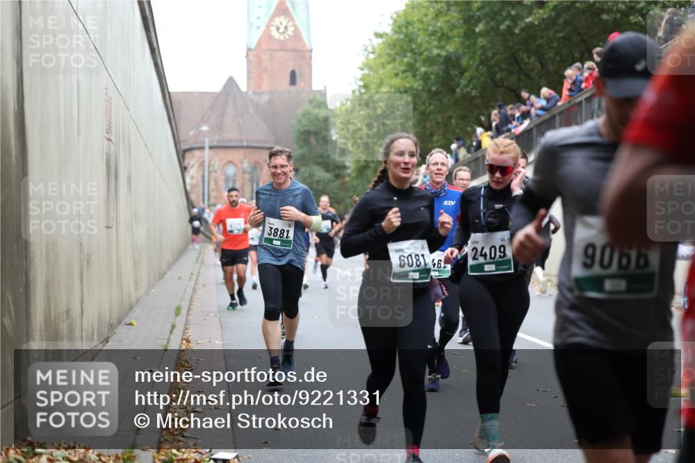 05.10.2025 - 20. swb-Marathon Bremen Michael Strokosch http://msf.ph/oto/9221331 05.10.2025 12:53:52 Laufen 6171, 3881, 6081, 46, 2409, 9066 meine-sportfotos.de