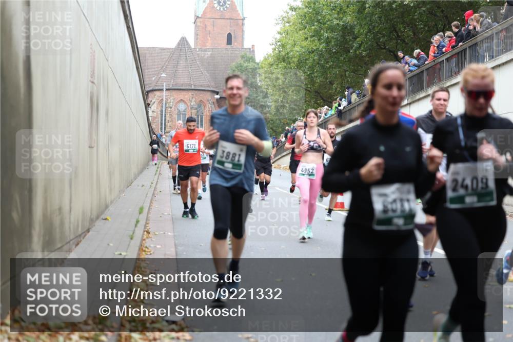 05.10.2025 - 20. swb-Marathon Bremen Michael Strokosch http://msf.ph/oto/9221332 05.10.2025 12:53:53 Laufen 182, 5171, 3881, 6, 4952, 2409 meine-sportfotos.de