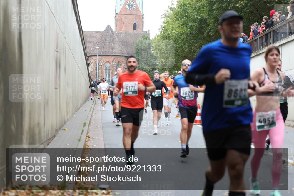 05.10.2025 - 20. swb-Marathon Bremen Michael Strokosch http://msf.ph/oto/9221333 05.10.2025 12:53:55 Laufen 3323, 5171, 160, 6620, 864, 4952 meine-sportfotos.de
