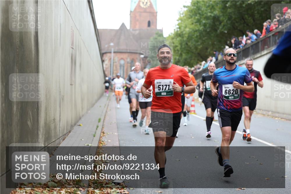 05.10.2025 - 20. swb-Marathon Bremen Michael Strokosch http://msf.ph/oto/9221334 05.10.2025 12:53:56 Laufen 5171, 6620 meine-sportfotos.de
