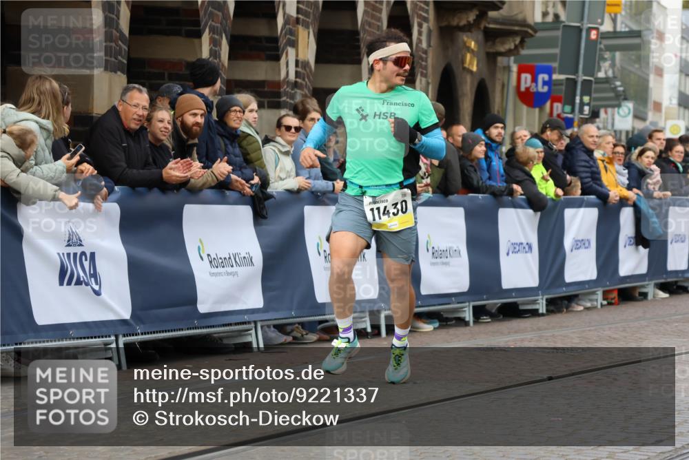 05.10.2025 - 20. swb-Marathon Bremen Strokosch-Dieckow http://msf.ph/oto/9221337 05.10.2025 10:38:23 Ziel 9809, 11430 meine-sportfotos.de