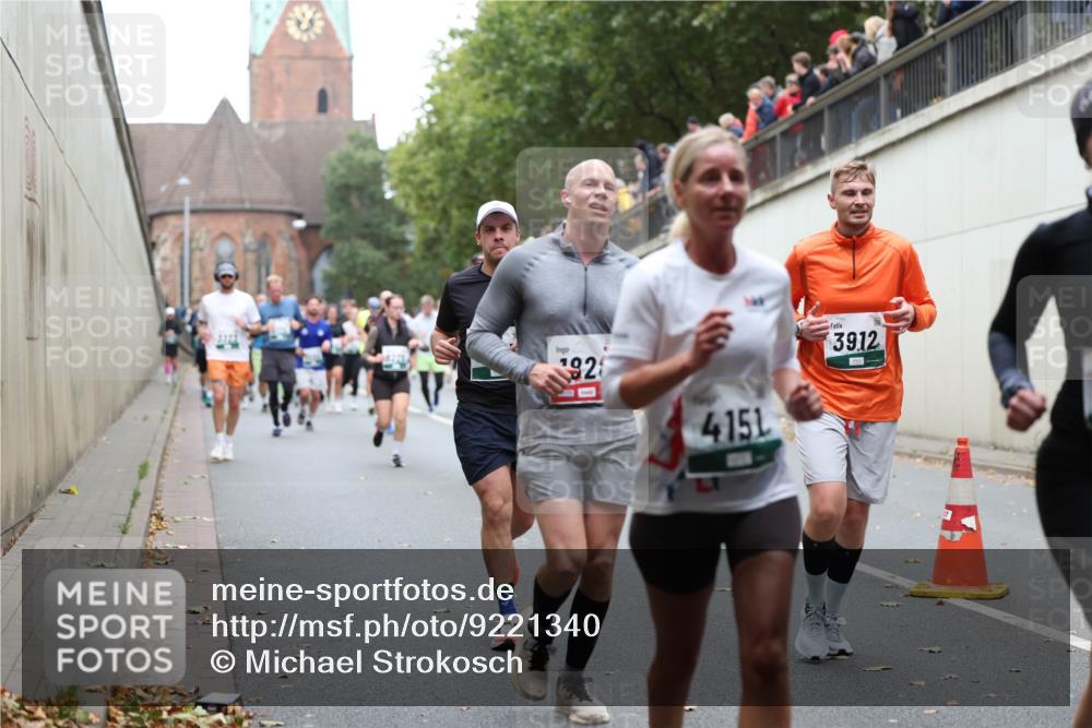 05.10.2025 - 20. swb-Marathon Bremen Michael Strokosch http://msf.ph/oto/9221340 05.10.2025 12:54:00 Laufen 1925, 4151, 3912 meine-sportfotos.de