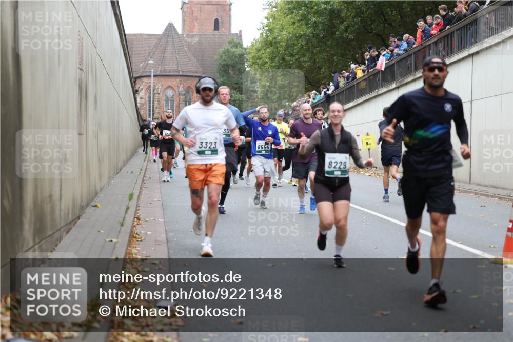 05.10.2025 - 20. swb-Marathon Bremen Michael Strokosch http://msf.ph/oto/9221348 05.10.2025 12:54:03 Laufen 500, 3323, 35, 8554, 8229, 9 meine-sportfotos.de
