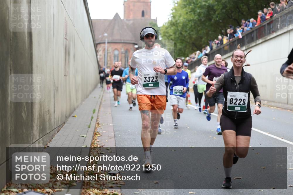 05.10.2025 - 20. swb-Marathon Bremen Michael Strokosch http://msf.ph/oto/9221350 05.10.2025 12:54:04 Laufen 3323, 8554, 8229 meine-sportfotos.de