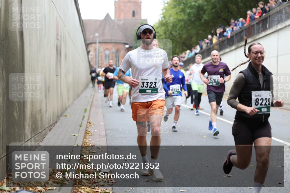 05.10.2025 - 20. swb-Marathon Bremen Michael Strokosch http://msf.ph/oto/9221352 05.10.2025 12:54:04 Laufen 3323, 8554, 5702, 8229 meine-sportfotos.de