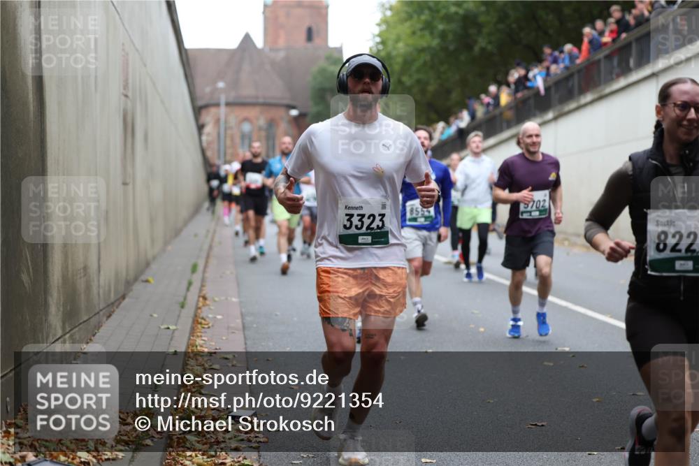 05.10.2025 - 20. swb-Marathon Bremen Michael Strokosch http://msf.ph/oto/9221354 05.10.2025 12:54:05 Laufen 3323, 8555, 5702, 822 meine-sportfotos.de