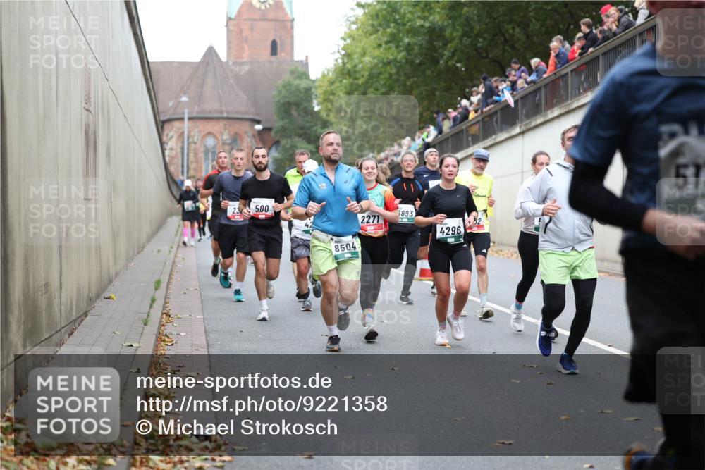 05.10.2025 - 20. swb-Marathon Bremen Michael Strokosch http://msf.ph/oto/9221358 05.10.2025 12:54:07 Laufen 23, 500, 2271, 6893, 4296, 8504, 51 meine-sportfotos.de